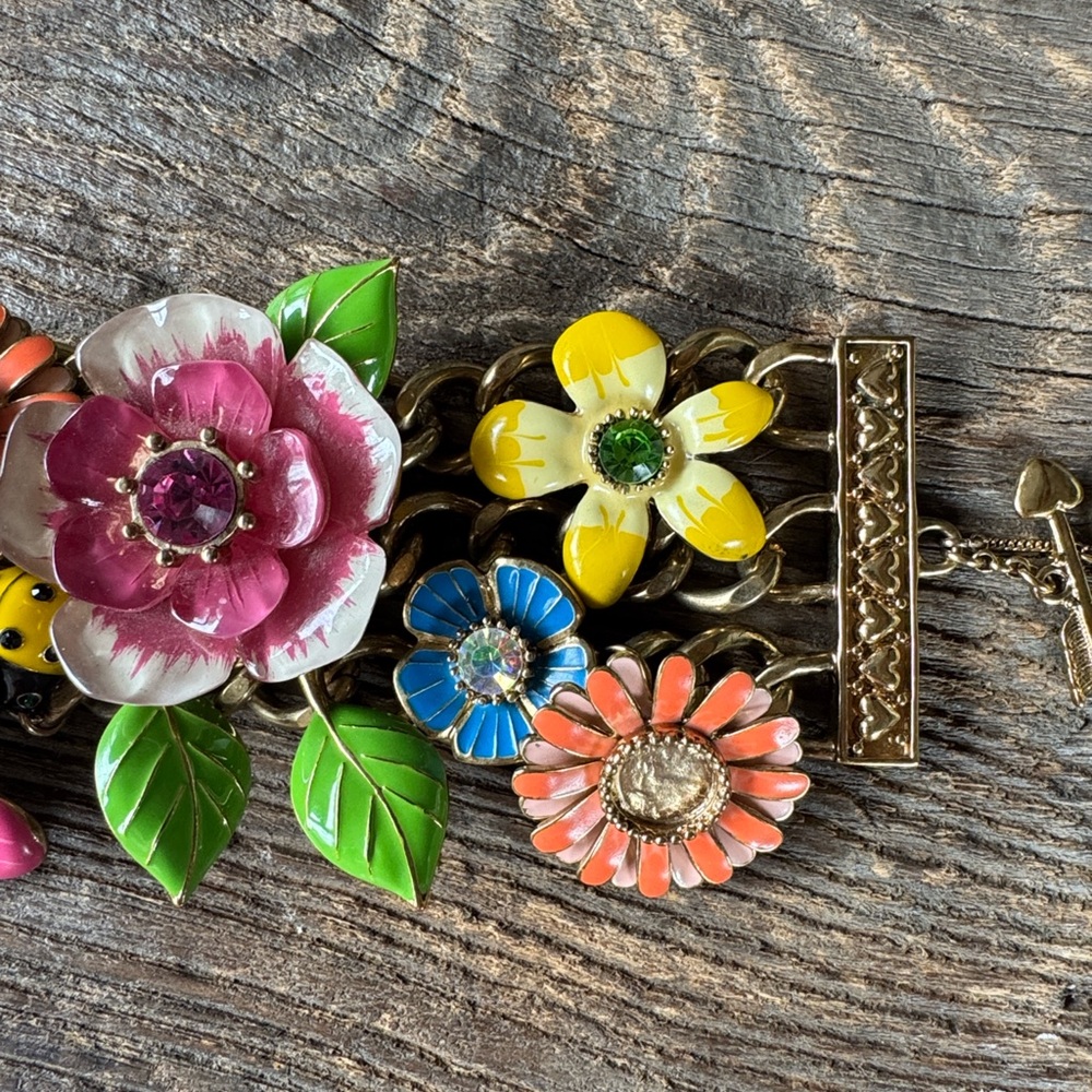 Betsey Johnson Garden Party articulating enamel floral gold chain bracelet - Picture 4 of 9